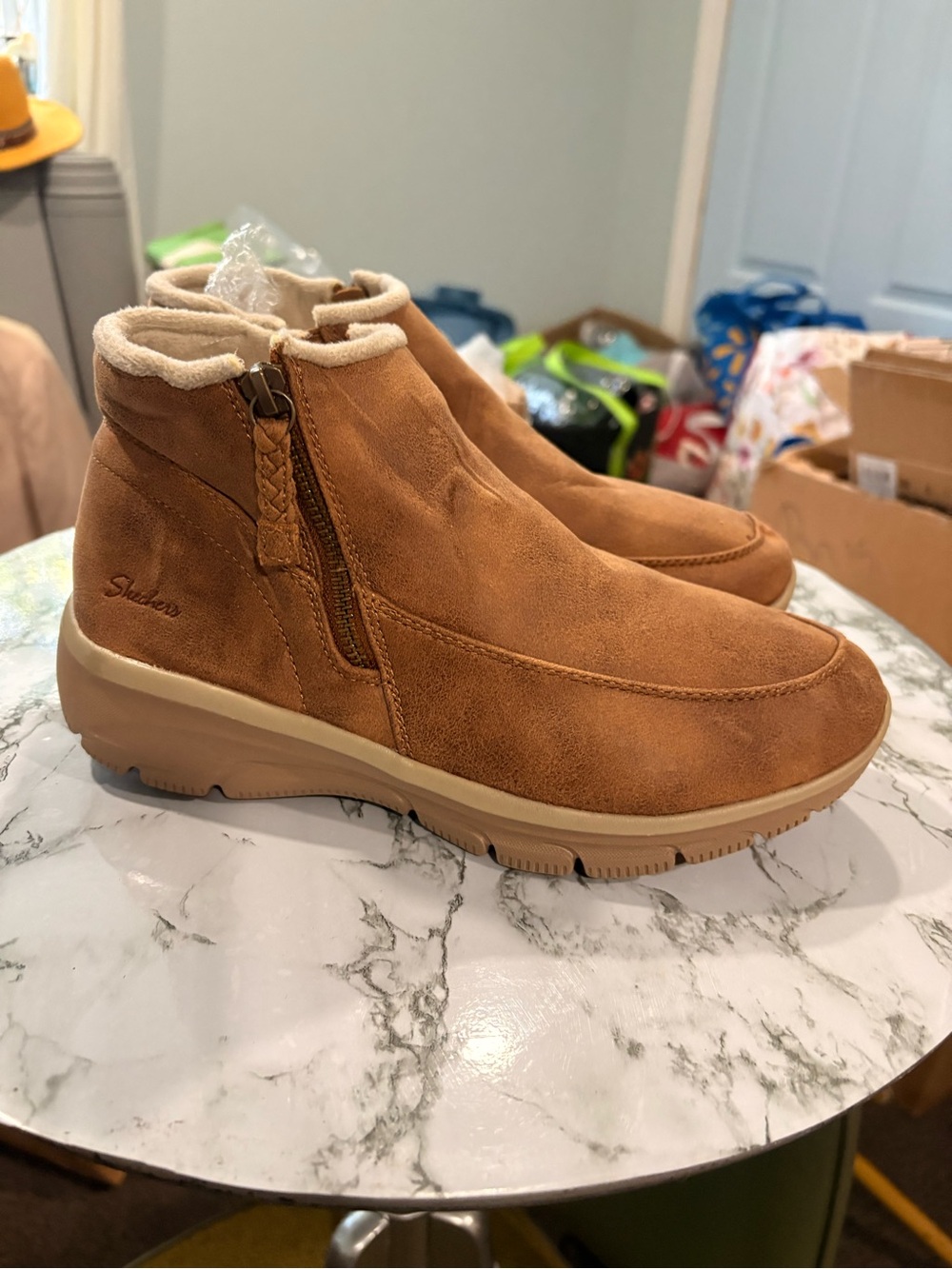 Skechers Women’s size 8 Chestnut Suede Zip-Up Chukka Boots